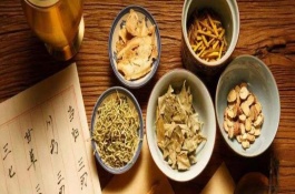 有些人说种植中草药一年亩收入几万元，是真的吗