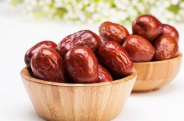 新疆阿拉山口市特产，黑加仑无籽葡萄干