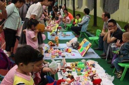 地摊卖什么最好赚钱，地摊货卖这几个项目最好赚钱