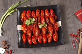 小龙虾一斤多少钱，小龙虾种苗价格